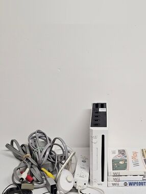 Nintendo Wii Bundle RVL-001 White Console - Tested - 4 Games - GameCube Support